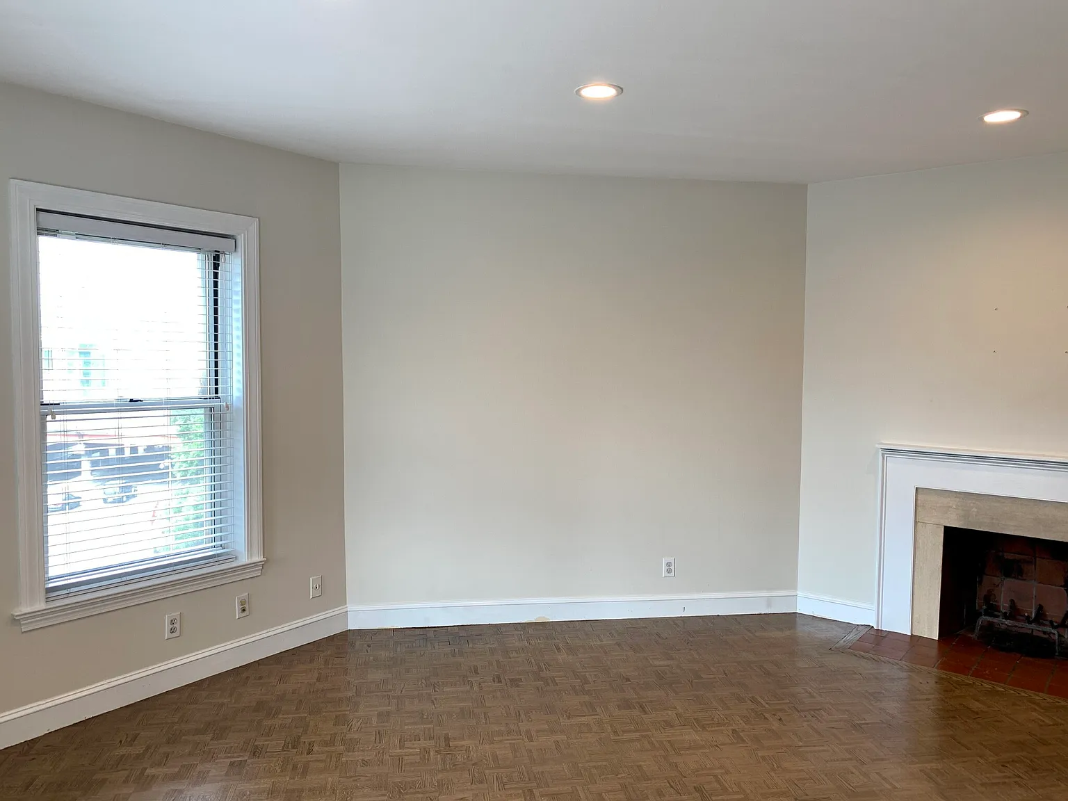 1 bed, 1.0 bath, 718 sqft, $3,850 — Photo 2