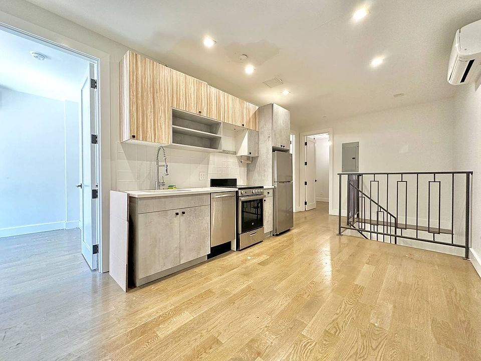 1st image of 961 Seneca Ave APT 1F