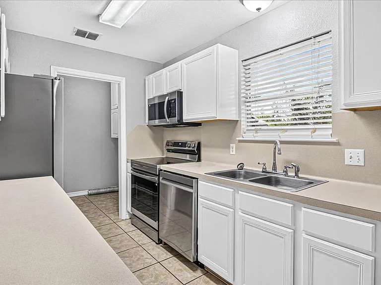 6810 Blue Skyway Dr — Photo 14