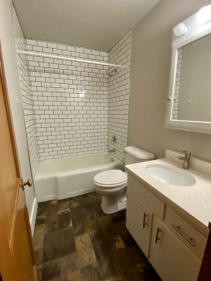 Spacious 4 bed 2 bath ranch home with two family rooms! — Photo 4
