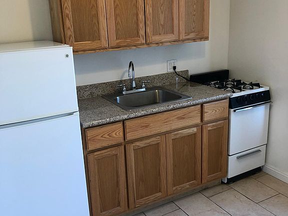 4th image of 4815 Persimmon Ave APT 28