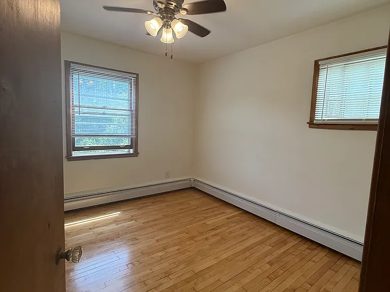 Highland Towers Apartments — Photo 8