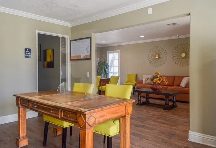 Las Brisas Apartments — Photo 9