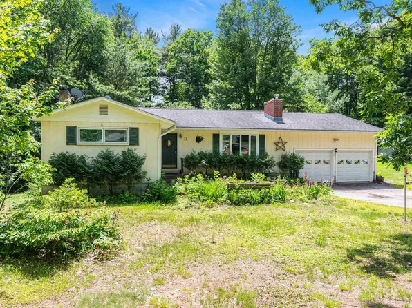 11 Alderbrook Road, Essex, VT 05452