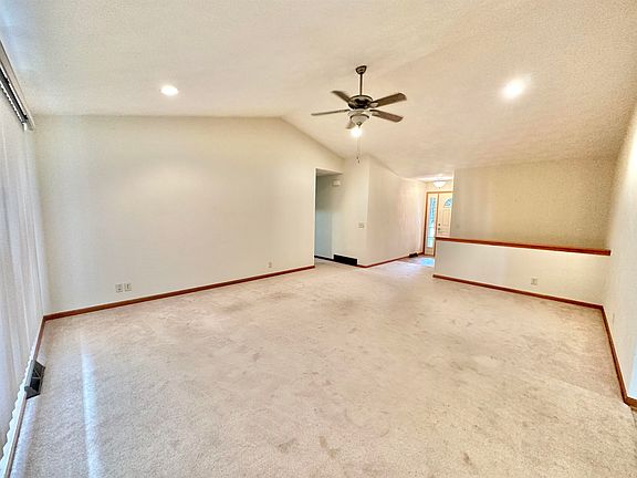 3rd image of 2488 Winthrop Dr