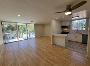 21300 Dumetz Rd, Woodland Hills, CA 91364