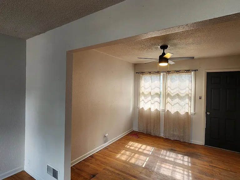 2421 13th Ave — Photo 4