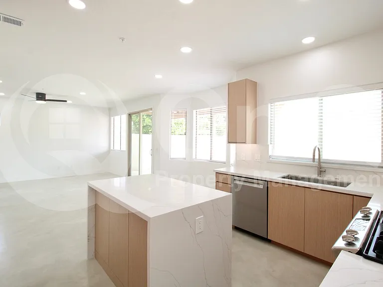 15019 N 100th Way — Photo 6