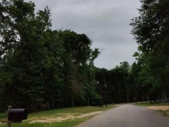 Exterior Neighborhood (street photo)