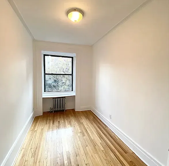125 E 30th St #4X — Photo 2