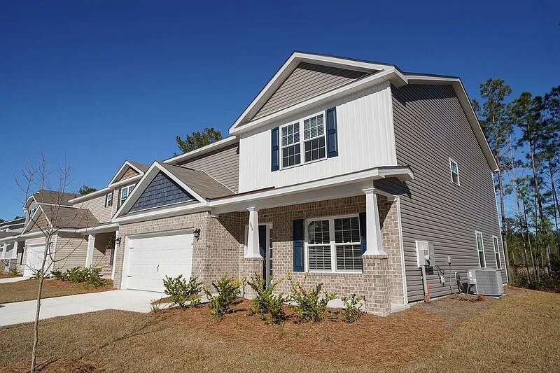 5 bed, 3.0 bath, 2708 sqft, $2,600 — Photo 3