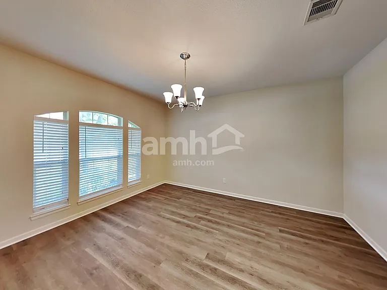 501 Falcon Lake Dr — Photo 8
