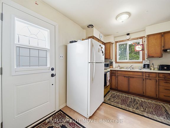 2nd image of 3149 Barrie Hill Rd