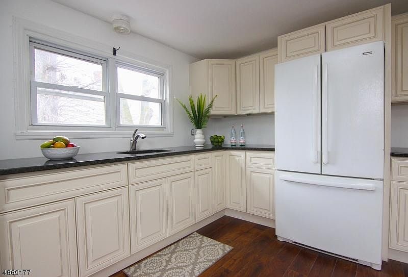 1st image of 178 Belleville Ave