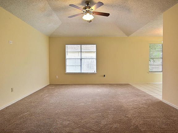 3rd image of 2333 Manitoba Dr