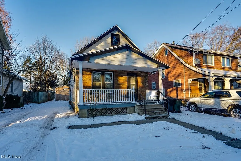 141 Erie St photo 1