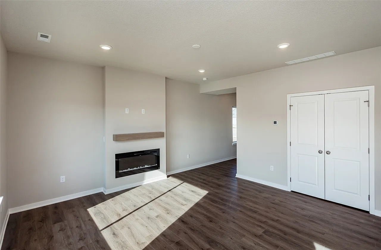 3 bed, 2.5 bath, 1591 sqft, $1,875 — Photo 4