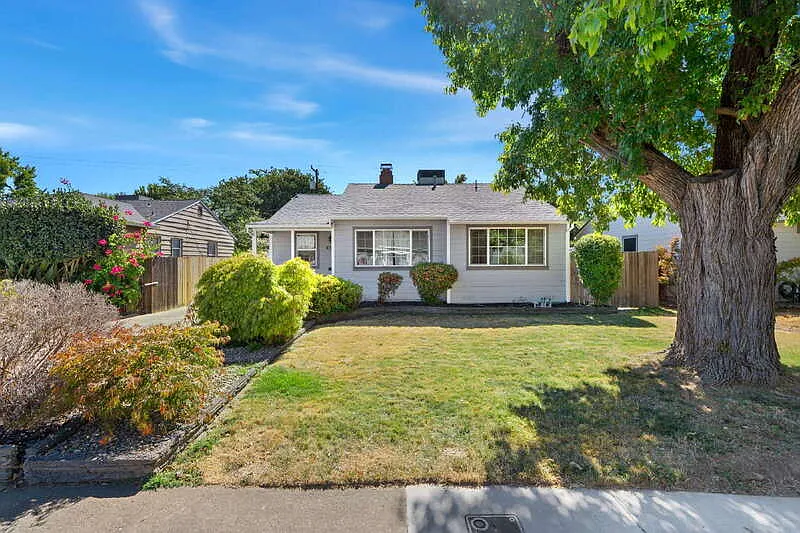 3 bed, 2.0 bath, 1494 sqft, $3,700 — Photo 1