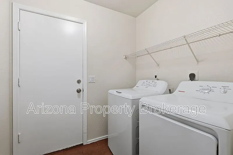 4 bed, 2.0 bath, 1603 sqft, $2,095 — Photo 4