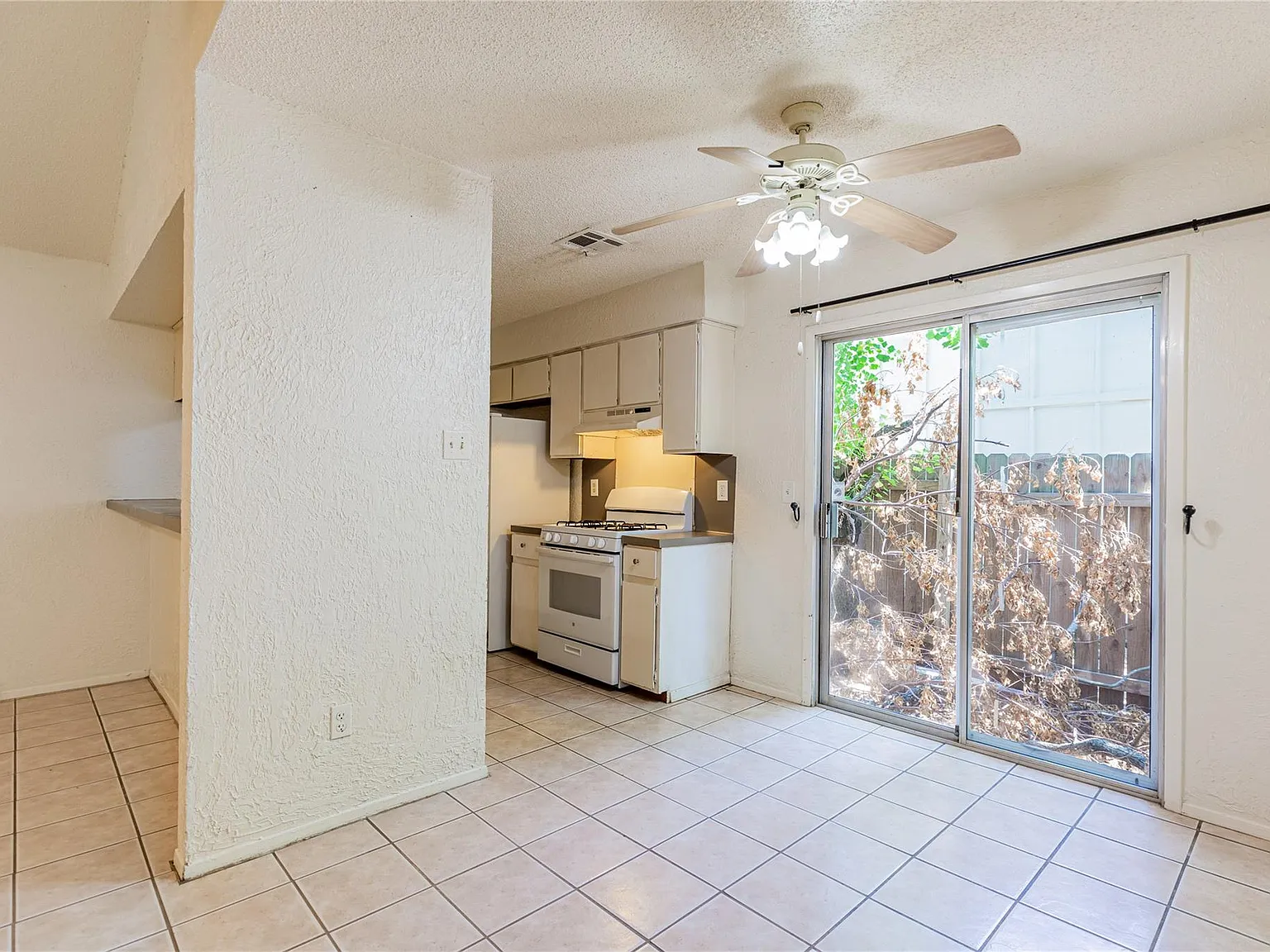 2 bed, 1.0 bath, 1070 sqft, $1,400 — Photo 3