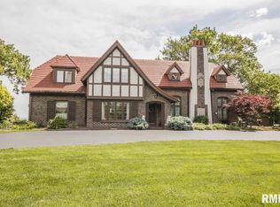 4978 N Grandview Dr, Peoria Heights, IL 61616