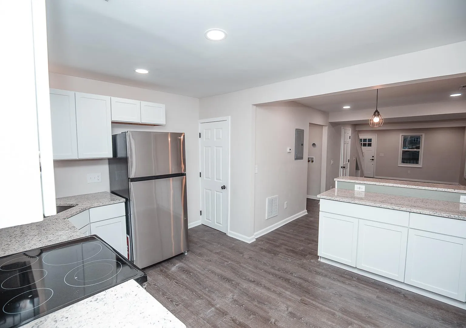 2 bed, 1.5 bath, 1200 sqft, $1,400 — Photo 3