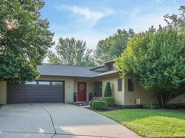 3 bed, 1644 sqft, $2,400 — Photo 1