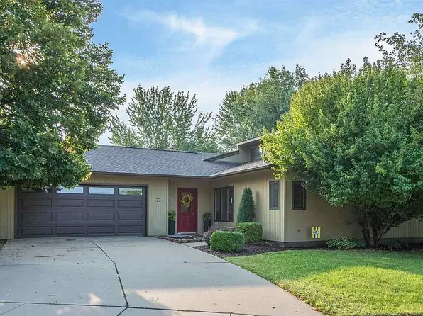 22 Wakefield Ct, Iowa City, IA 52240