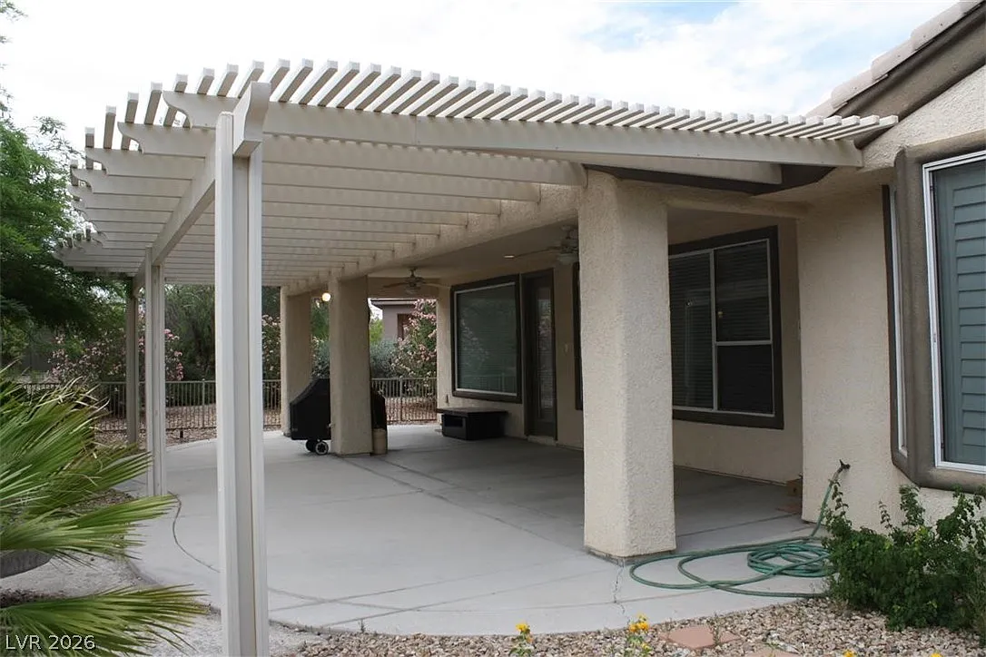 2 bed, 2.0 bath, 1719 sqft, $2,700 — Photo 2