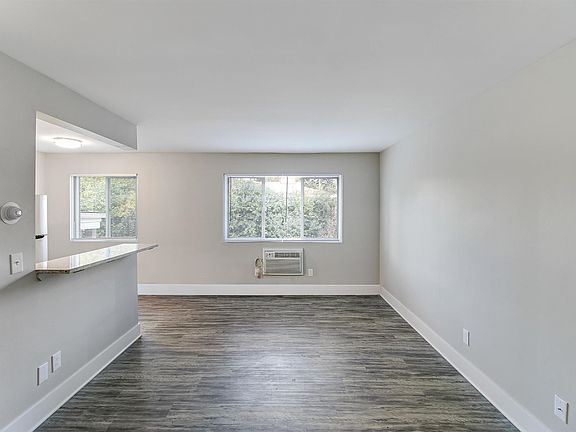 (11) New living room