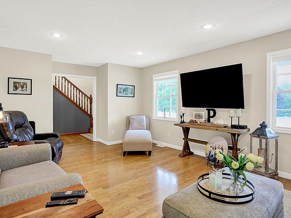 5th image of 4014 N White St