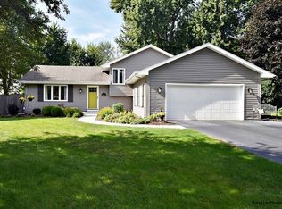 1611 Charleston St, Batavia, IL 60510