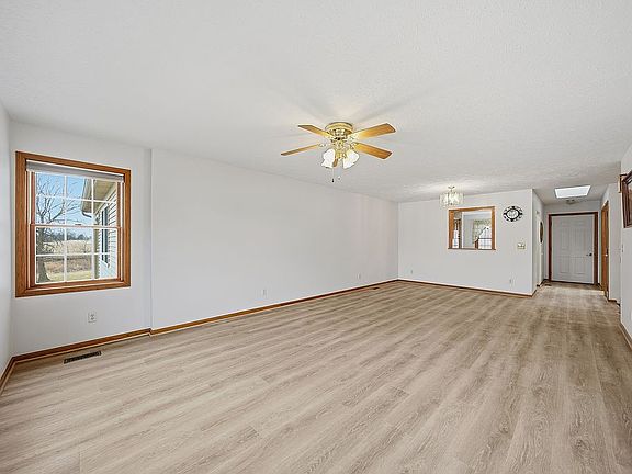 2nd image of 803 Clearwater Cir