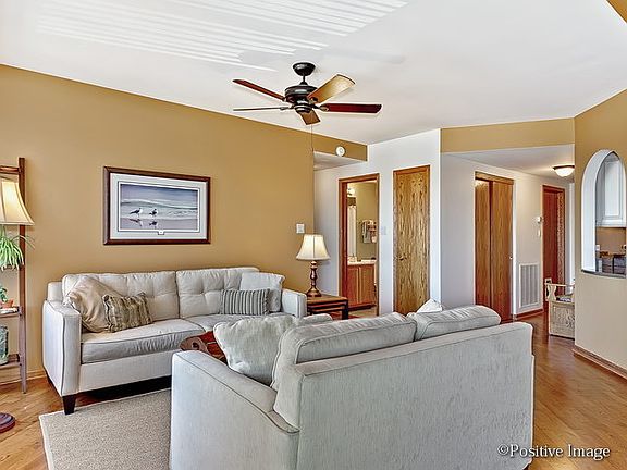 5th image of 14 S Ashland Ave APT 503