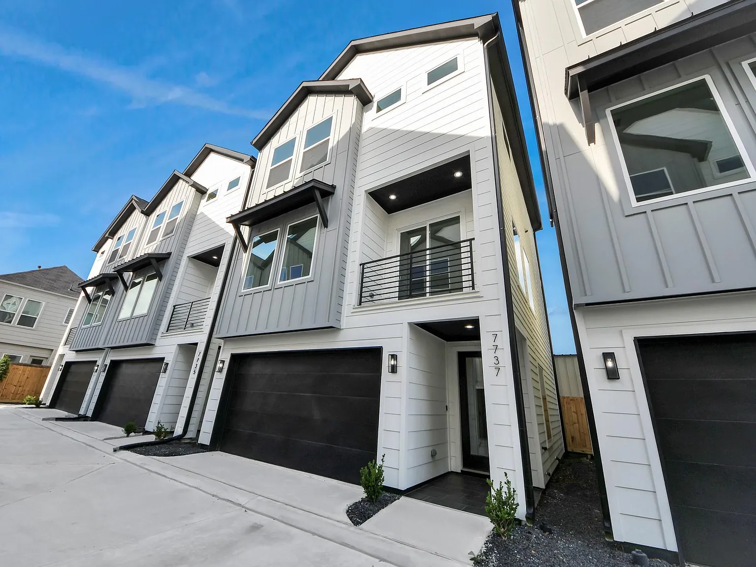 3 bed, 3.5 bath, 1836 sqft, $2,700 — Photo 2
