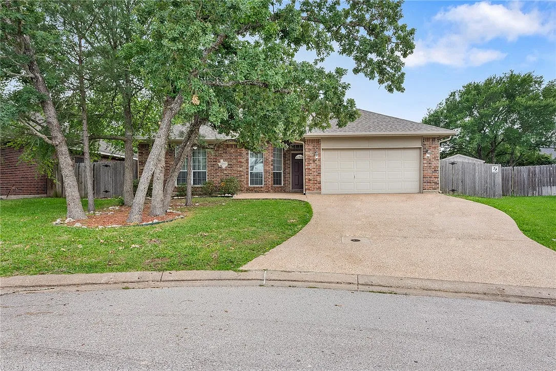 4 bed, 1938 sqft, $1,800 — Photo 1