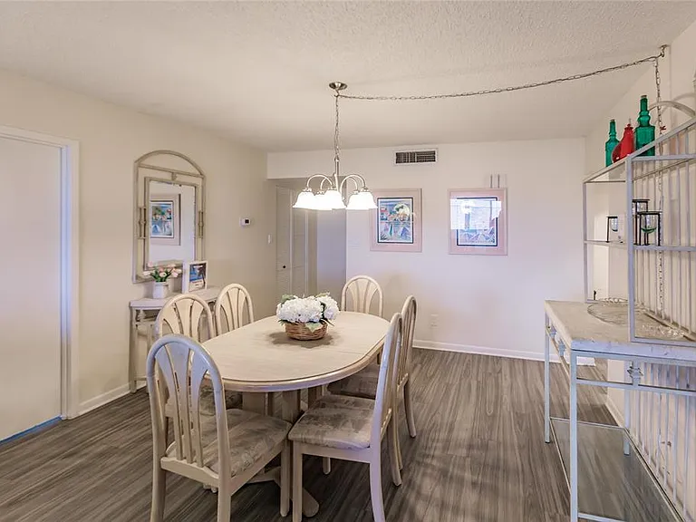 1055 W Peppertree Dr #302AA — Photo 8