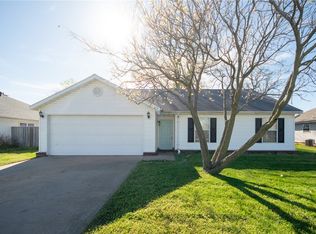 653 Gamble Rd, Centerton, AR 72719