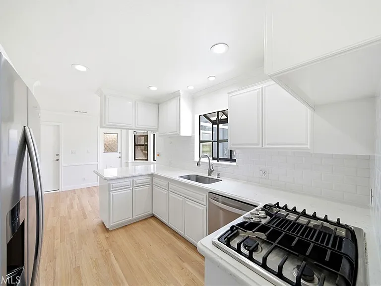 24620 Moon Ave — Photo 7