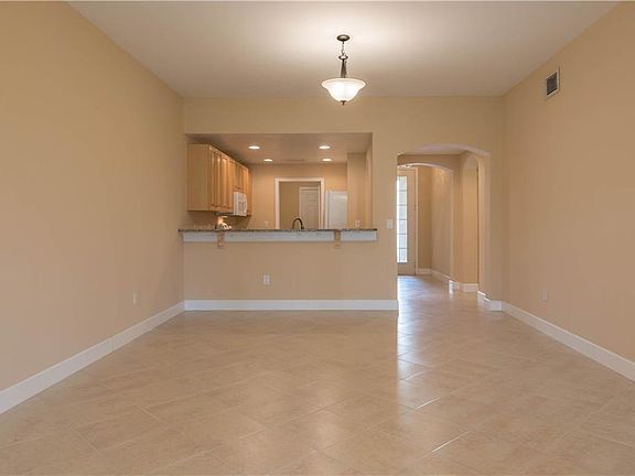 5th image of 240 W End Dr Unit 4