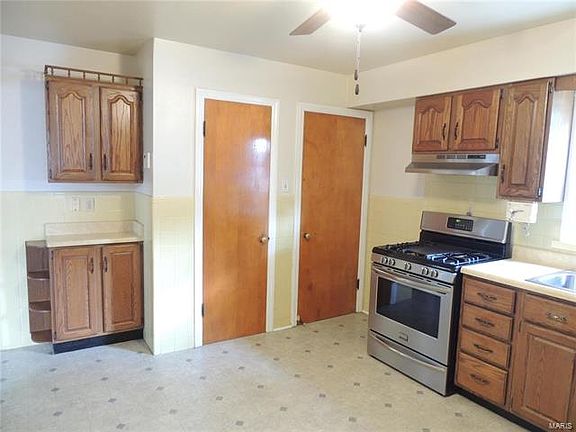 3rd image of 9218 Macon Ave