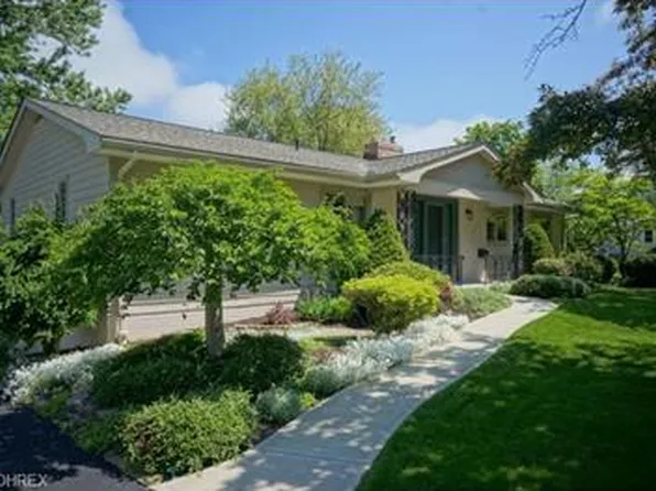 30216 Crestview Dr, Bay Village, OH 44140