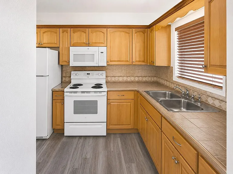 510 Lake Shore Dr #5 — Photo 5