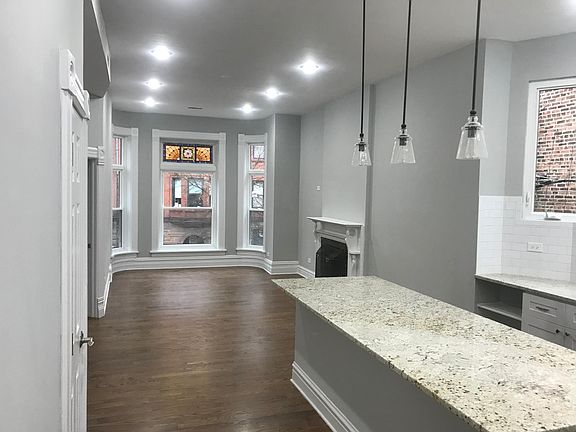 4th image of 419 W Belden Ave