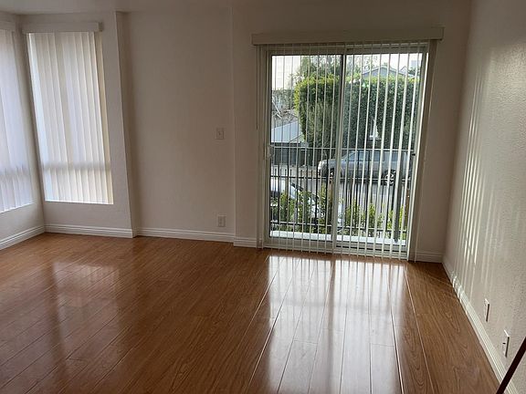 3rd image of 1212 N Beachwood Dr #3
