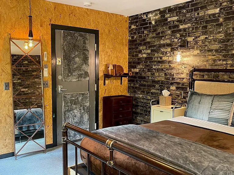 Brickhouse Suite Mural & Gas Pipe Bed with Cotton Linens & Memory Foam Pillows