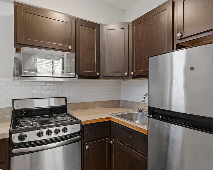 Piccadilly Apartments — Photo 13