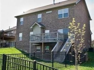 7010 Highpoint Cir, Sellersburg, IN 47172