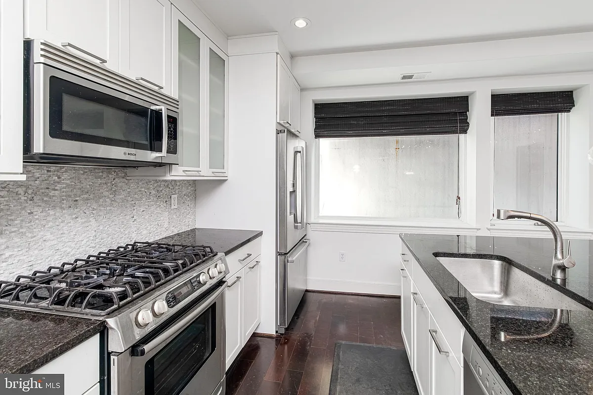 Building Photo - 2360 Champlain St NW #B2