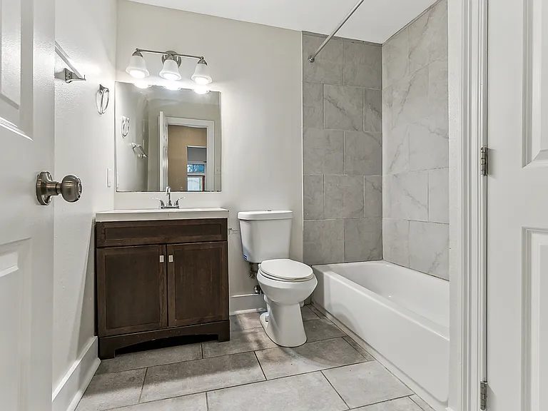 900 Josephine St — Photo 21